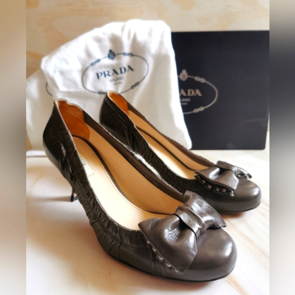 Prada Milano Pumps Heel Ribbon Brown Leather size 37 european 6.5/7 canadian
